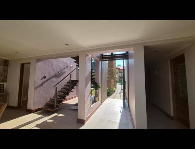5 BEDROOM HOUSE FOR SALE IN RASLOUW GLEN